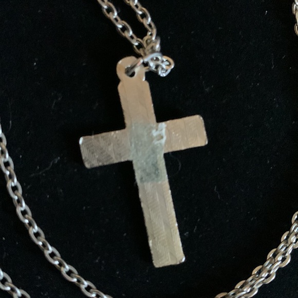 Ornate silver tone 1.5” cross on 20” chain - Picture 4 of 5